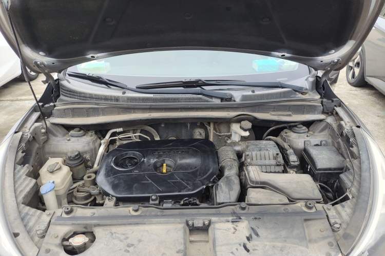Used Hyundai ix35 2013 2.0L Automatic Two-Wheel Drive Smart GLS China IV Standard Engine Bay