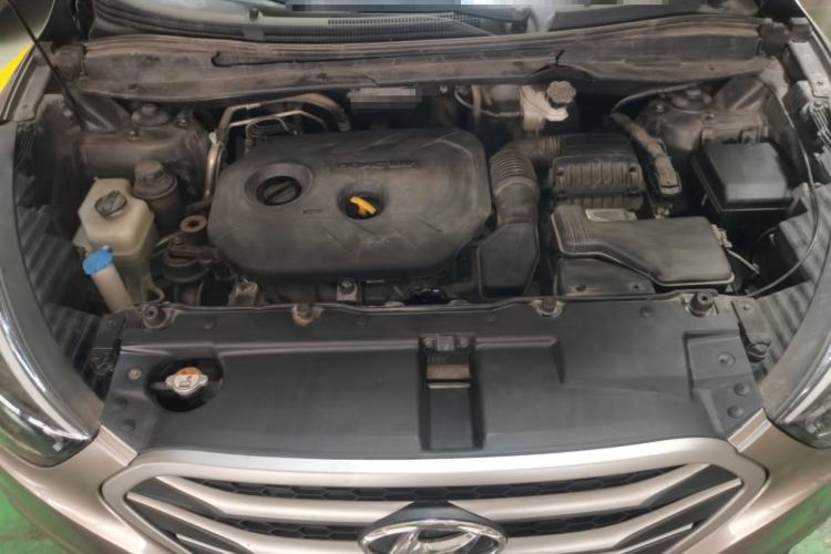Used Hyundai ix35 2013 2.0L Automatic Two-Wheel Drive Smart GLS China IV Standard Engine Bay