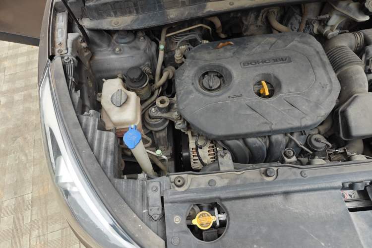 Used Hyundai ix35 2013 2.0L Automatic Two-Wheel Drive Smart GLS China IV Standard Engine Bay Right