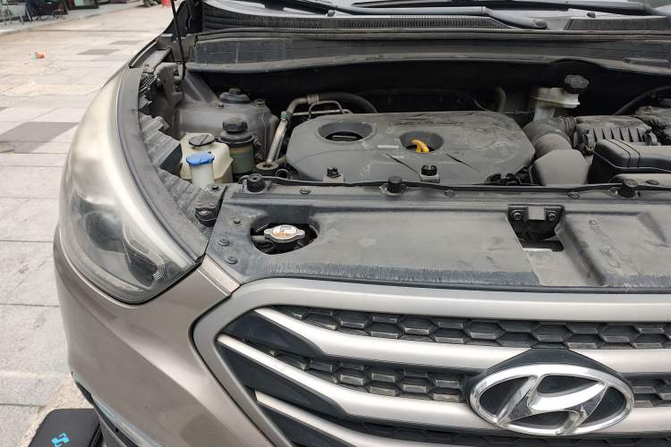 Used Hyundai ix35 2013 2.0L Automatic Two-Wheel Drive Smart GLS China IV Standard Engine Bay Right
