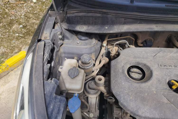 Used Hyundai ix35 2013 2.0L Automatic Two-Wheel Drive Smart GLS China IV Standard Engine Bay Right