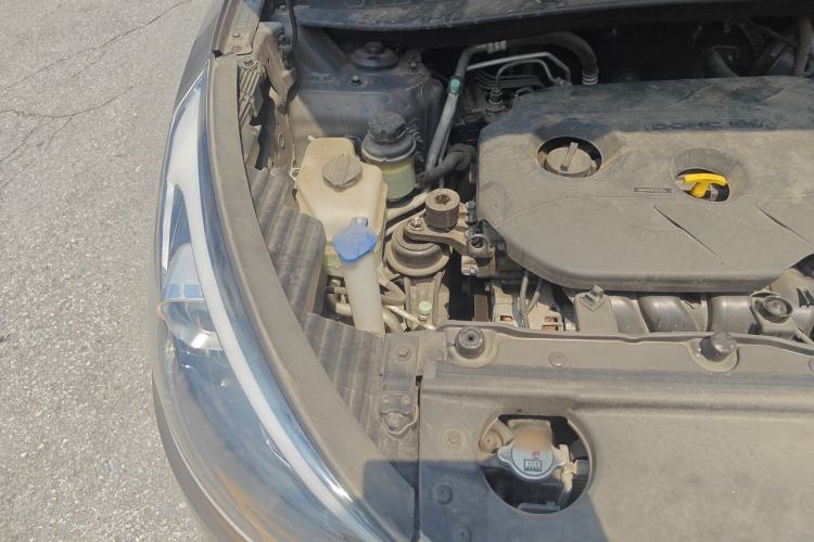 Used Hyundai ix35 2013 2.0L Automatic Two-Wheel Drive Smart GLS China IV Standard Engine Bay Right