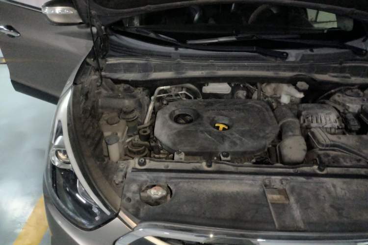 Used Hyundai ix35 2013 2.0L Automatic Two-Wheel Drive Smart GLS China IV Standard Engine Bay Right
