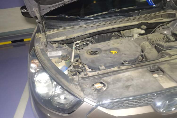 Used Hyundai ix35 2013 2.0L Automatic Two-Wheel Drive Smart GLS China IV Standard Engine Bay Right