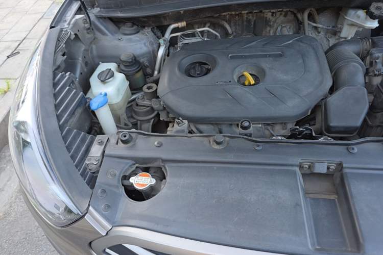 Used Hyundai ix35 2013 2.0L Automatic Two-Wheel Drive Smart GLS China IV Standard Engine Bay Right