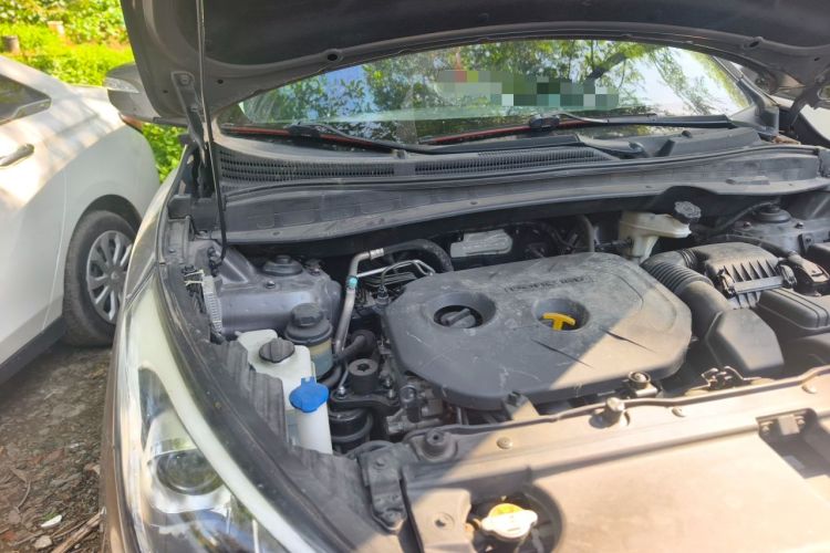 Used Hyundai ix35 2013 2.0L Automatic Two-Wheel Drive Smart GLS China IV Standard Engine Bay Right