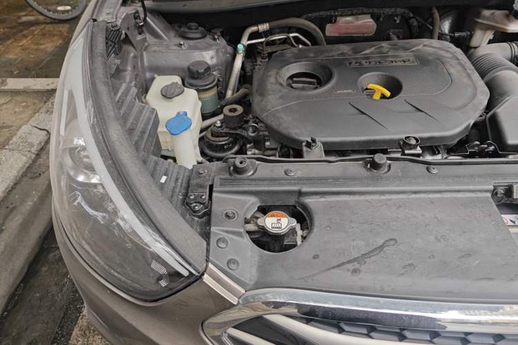 Used Hyundai ix35 2013 2.0L Automatic 4x4 Intelligent GLS China IV Standard Engine Bay Right