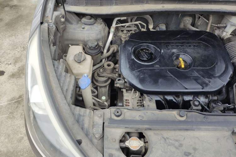 Used Hyundai ix35 2013 2.0L Automatic Two-Wheel Drive Smart GLS China IV Standard Engine Bay Right