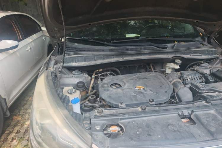 Used Hyundai ix35 2013 2.0L Automatic Two-Wheel Drive Smart GLS China IV Standard Engine Bay Right