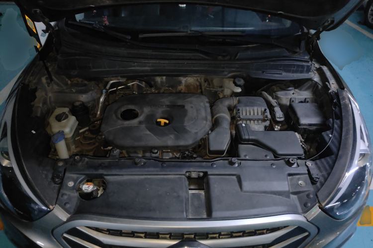 Used Hyundai ix35 2013 2.0L Automatic Two-Wheel Drive Smart GLS China IV Standard Engine Bay