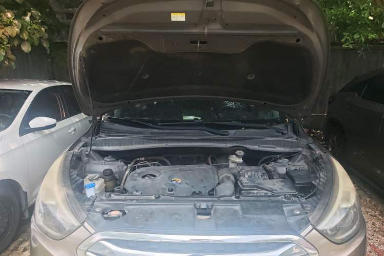 Used Hyundai ix35 2013 2.0L Automatic Two-Wheel Drive Smart GLS China IV Standard Engine Bay