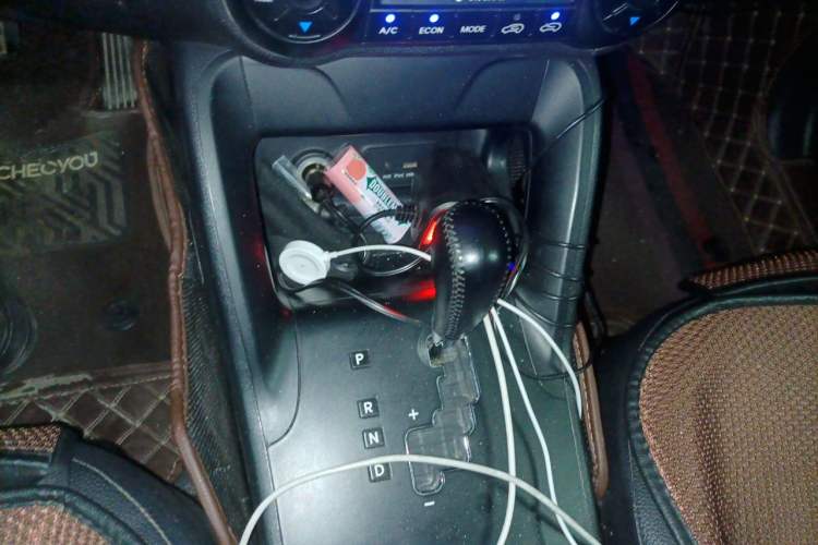 Used Hyundai ix35 2013 2.0L Automatic Two-Wheel Drive Smart GLS China IV Standard Gear Lever