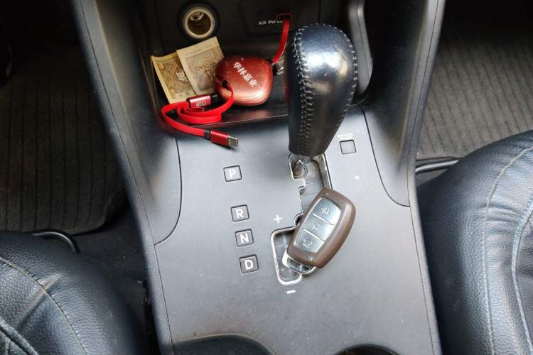 Used Hyundai ix35 2013 2.0L Automatic Two-Wheel Drive Smart GLS China V Standard Gear Lever