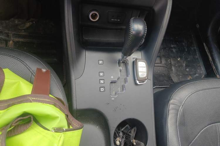 Used Hyundai ix35 2013 2.0L Automatic Two-Wheel Drive Smart GLS China IV Standard Gear Lever