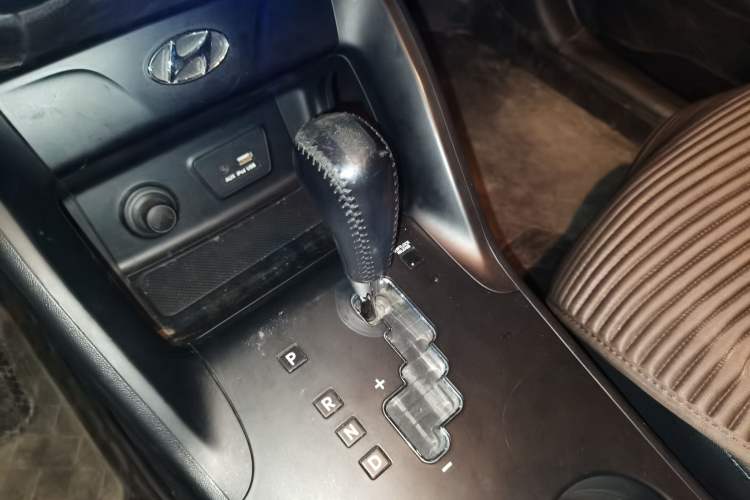 Used Hyundai ix35 2013 2.0L Automatic Two-Wheel Drive Smart GLS China IV Standard Gear Lever