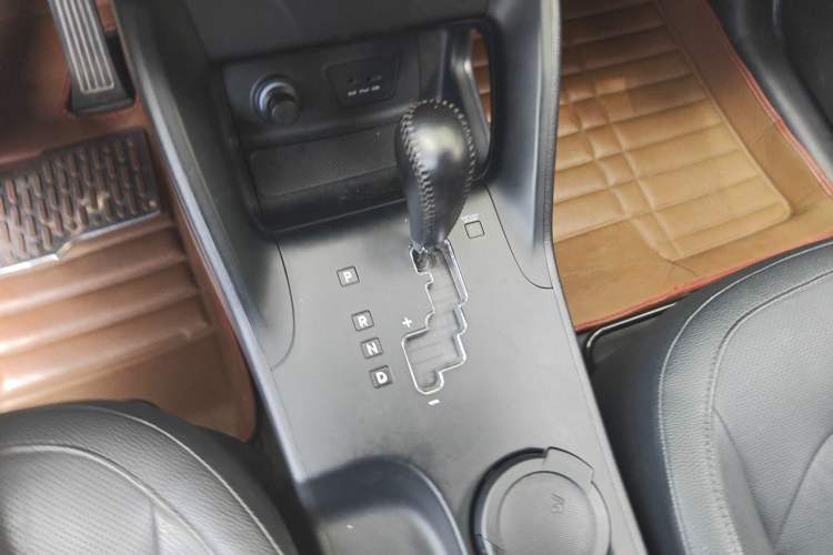 Used Hyundai ix35 2013 2.0L Automatic 4x4 Intelligent GLS China IV Standard Gear Lever
