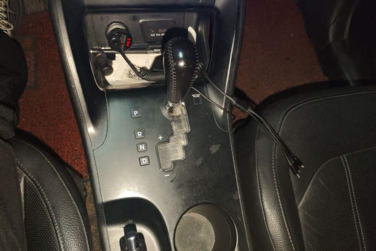 Used Hyundai ix35 2013 2.0L Automatic Two-Wheel Drive Smart GLS China IV Standard Gear Lever