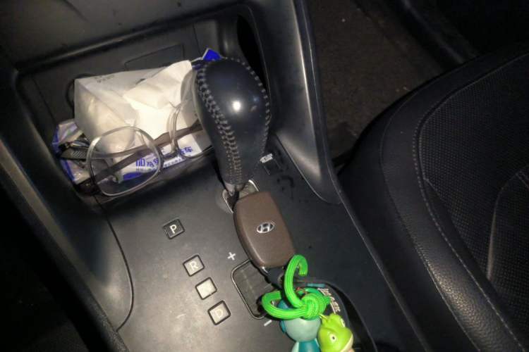 Used Hyundai ix35 2013 2.0L Automatic Two-Wheel Drive Smart GLS China IV Standard Gear Lever