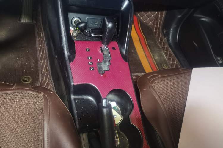 Used Hyundai ix35 2013 2.0L Automatic Two-Wheel Drive Smart GLS China IV Standard Gear Lever