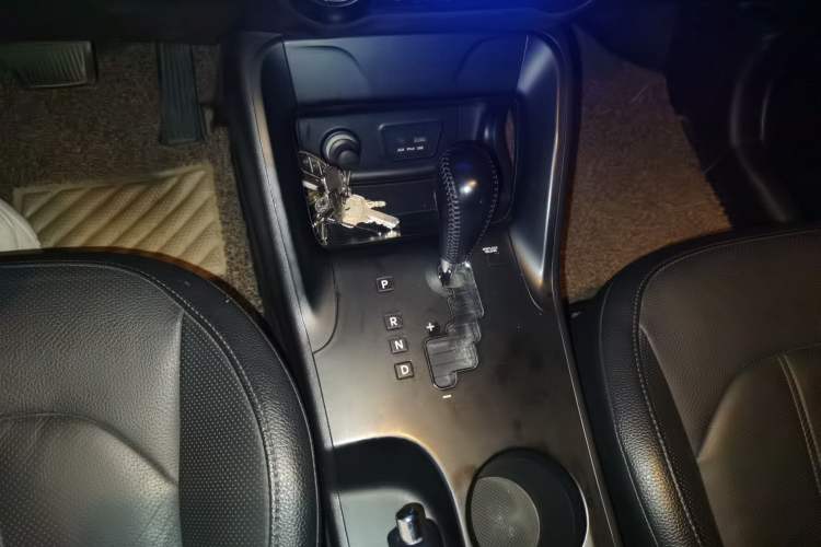 Used Hyundai ix35 2013 2.0L Automatic 4x4 Intelligent GLS China IV Standard Gear Lever