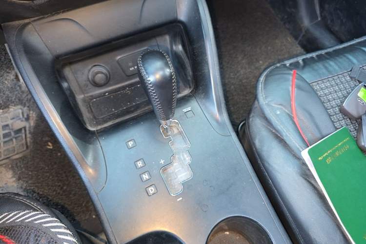 Used Hyundai ix35 2013 2.0L Automatic Two-Wheel Drive Smart GLS China IV Standard Gear Lever