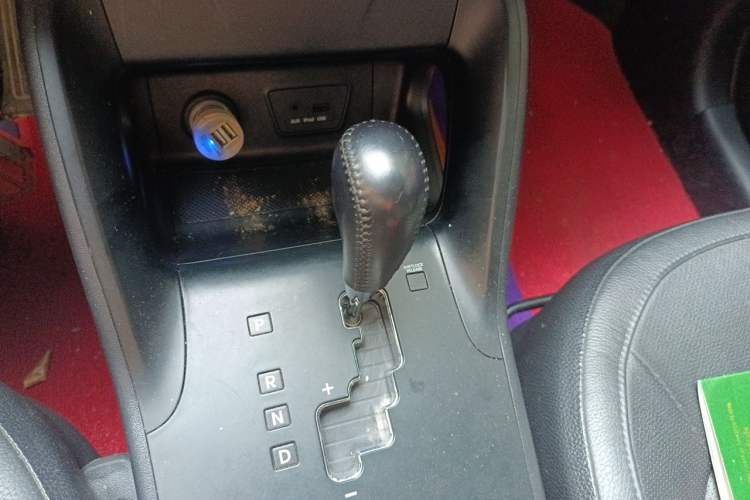 Used Hyundai ix35 2013 2.0L Automatic Two-Wheel Drive Smart GLS China IV Standard Gear Lever