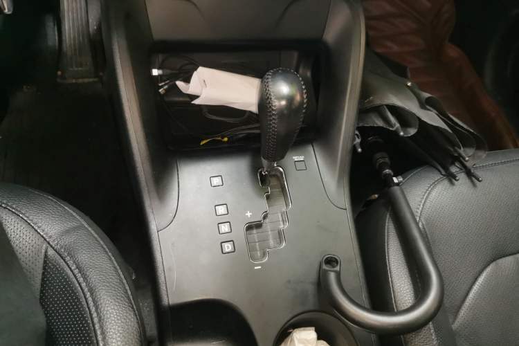 Used Hyundai ix35 2013 2.0L Automatic Two-Wheel Drive Smart GLS China IV Standard Gear Lever