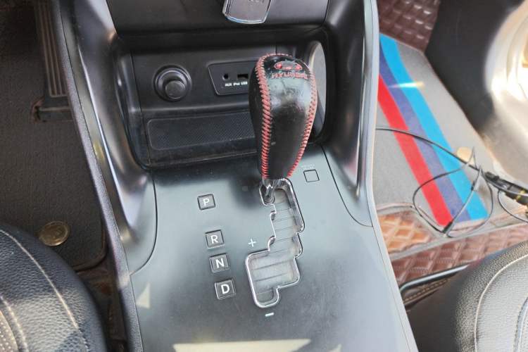 Used Hyundai ix35 2013 2.0L Automatic Two-Wheel Drive Smart GLS China IV Standard Gear Lever