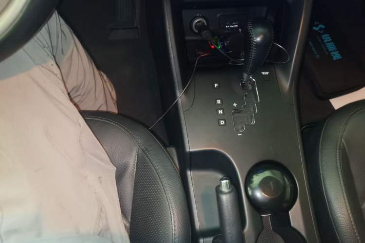 Used Hyundai ix35 2013 2.0L Automatic Two-Wheel Drive Smart GLS China IV Standard Gear Lever