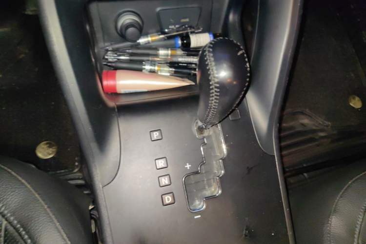 Used Hyundai ix35 2013 2.0L Automatic Two-Wheel Drive Smart GLS China IV Standard Gear Lever