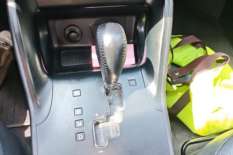 Used Hyundai ix35 2013 2.0L Automatic Two-Wheel Drive Smart GLS China IV Standard Gear Lever