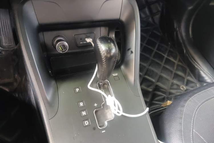 Used Hyundai ix35 2013 2.0L Automatic Two-Wheel Drive Smart GLS China V Standard Gear Lever