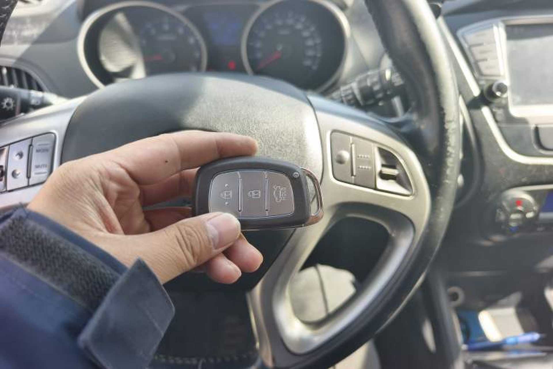 Used Hyundai ix35 2013 2.0L Automatic Two-Wheel Drive Smart GLS China IV Standard Gear Lever