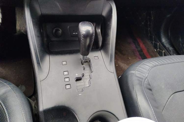 Used Hyundai ix35 2013 2.0L Automatic Two-Wheel Drive Smart GLS China IV Standard Gear Lever