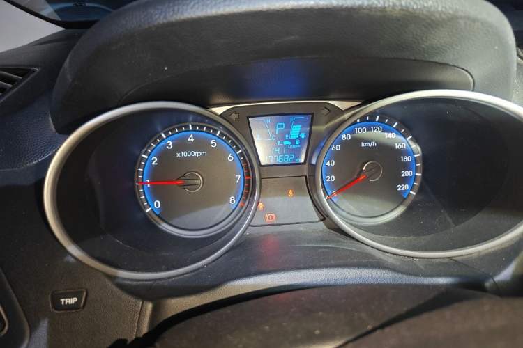 Used Hyundai ix35 2013 2.0L Automatic Two-Wheel Drive Comfort GL China V Standard Instrument Cluster