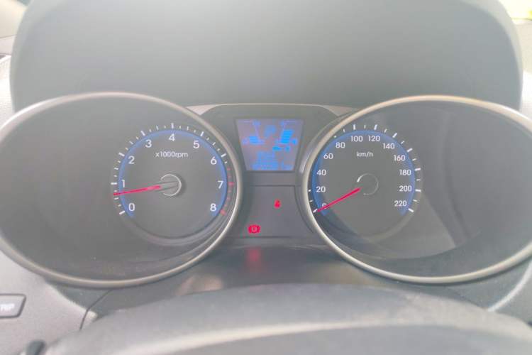 Used Hyundai ix35 2013 2.0L Automatic Two-Wheel Drive Smart GLS China IV Standard Instrument Cluster