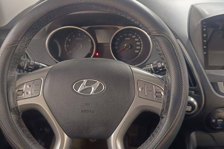 Used Hyundai ix35 2013 2.0L Automatic 4x4 Intelligent GLS China IV Standard Interior 1