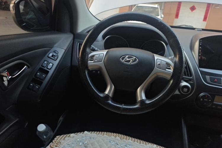 Used Hyundai ix35 2013 2.0L Automatic 4x4 Intelligent GLS China IV Standard Interior 2