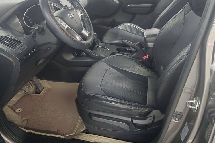 Used Hyundai ix35 2013 2.0L Automatic 4x4 Intelligent GLS China IV Standard Interior 3