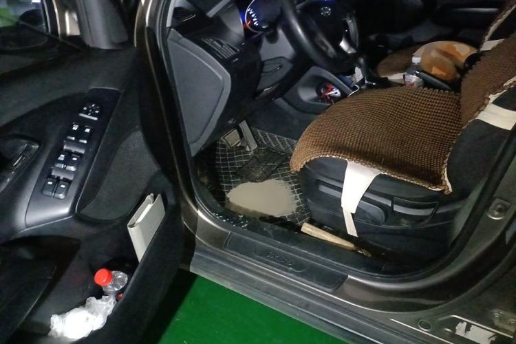Used Hyundai ix35 2013 2.0L Automatic 2WD Comfort GL China IV Standard Interior 3