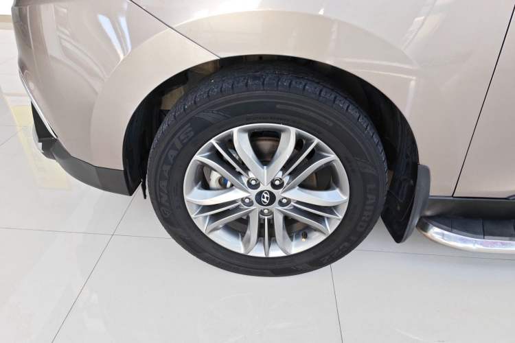 Used Hyundai ix35 2013 2.0L Automatic Two-Wheel Drive Smart GLS China IV Standard Left Front Wheel Hub