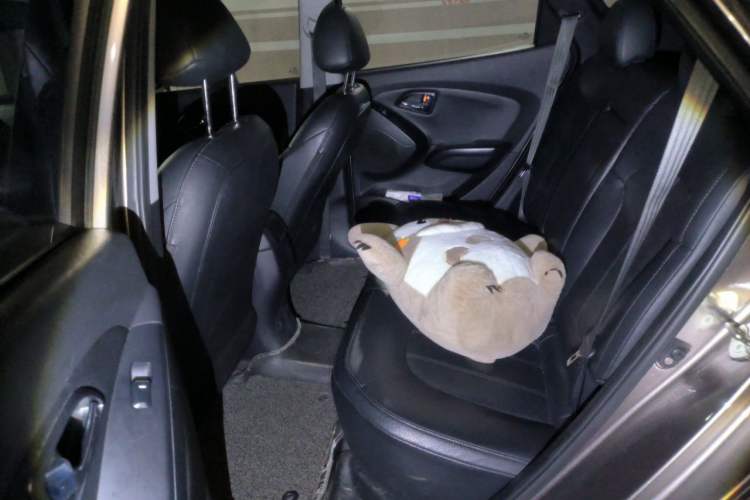 Used Hyundai ix35 2013 2.0L Automatic Two-Wheel Drive Smart GLS China IV Standard Left Rear Seat