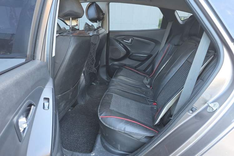 Used Hyundai ix35 2013 2.0L Automatic Two-Wheel Drive Smart GLS China IV Standard Left Rear Seat