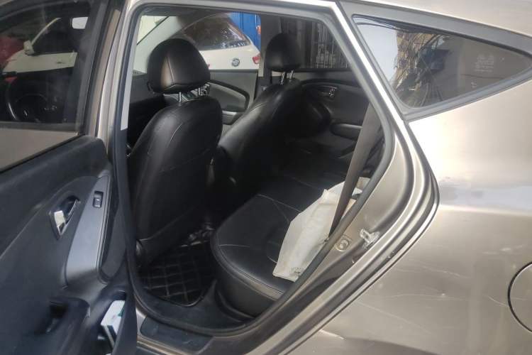 Used Hyundai ix35 2013 2.0L Automatic Two-Wheel Drive Smart GLS China V Standard Left Rear Seat