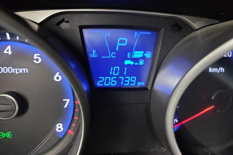 Used Hyundai ix35 2013 2.0L Automatic Two-Wheel Drive Smart GLS China IV Standard Odometer Close Up
