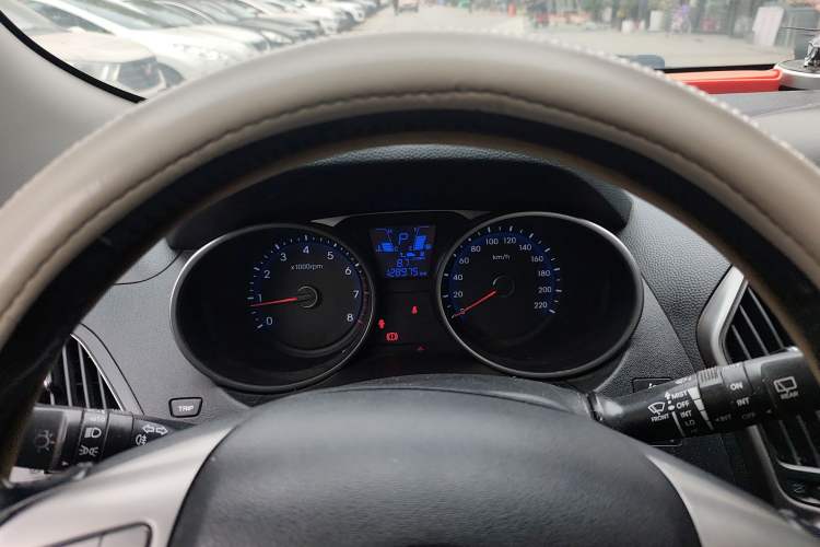 Used Hyundai ix35 2013 2.0L Automatic Two-Wheel Drive Smart GLS China IV Standard Odometer Close Up