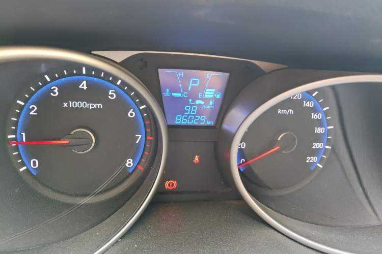 Used Hyundai ix35 2013 2.0L Automatic Two-Wheel Drive Smart GLS China IV Standard Odometer Close Up