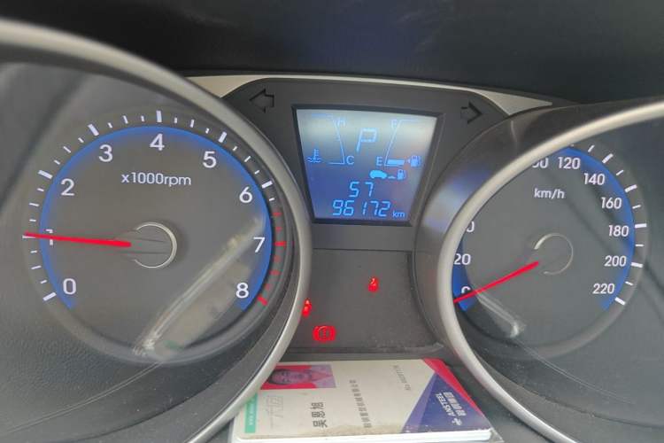 Used Hyundai ix35 2013 2.0L Automatic Two-Wheel Drive Smart GLS China IV Standard Odometer Close Up