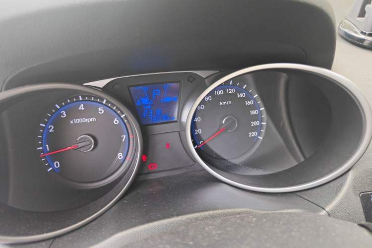 Used Hyundai ix35 2013 2.0L Automatic 4x4 Intelligent GLS China IV Standard Odometer Close Up