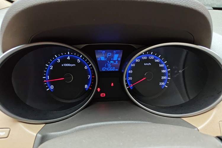 Used Hyundai ix35 2013 2.0L Automatic Two-Wheel Drive Smart GLS China IV Standard Odometer Close Up